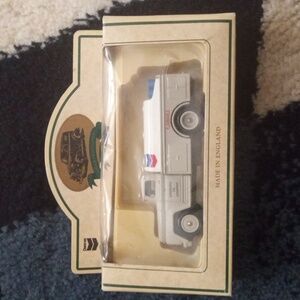 Commemorative Model Diecast Car Made In England 1964 Chevron fuel tank truck NWT